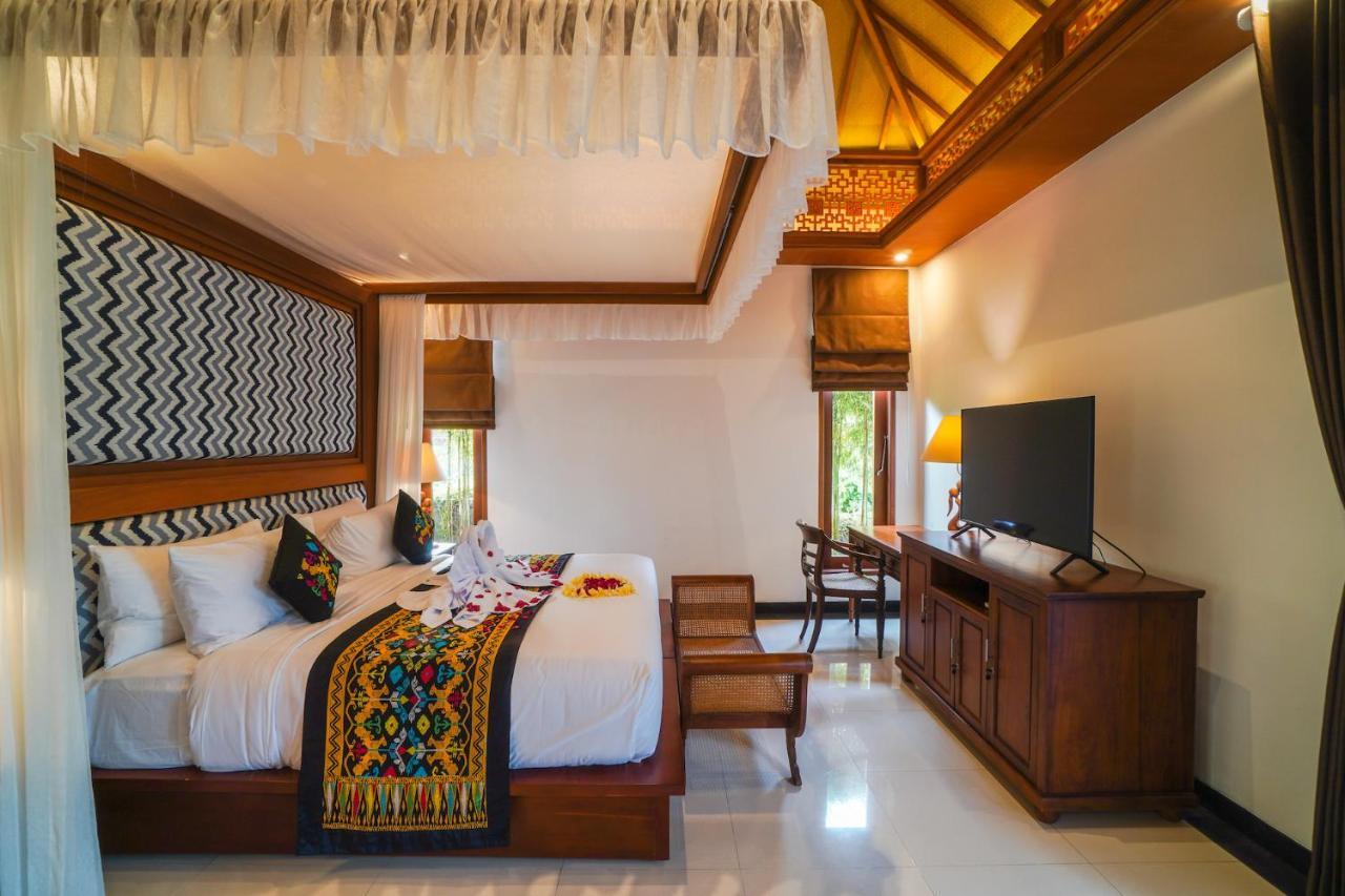 Giri Bhagawan & Villa Nusa Dua (Bali)